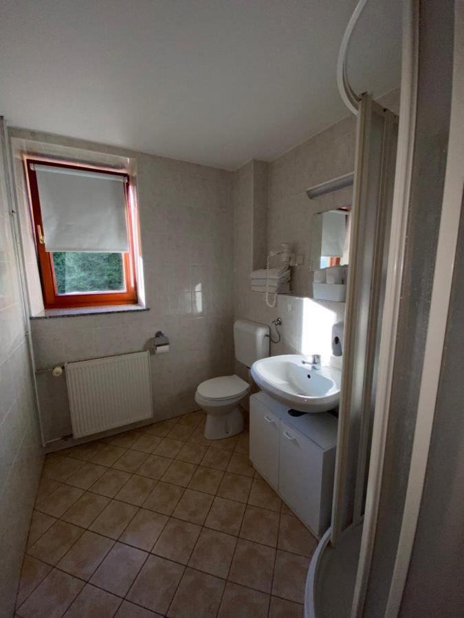 Guesthouse Pri Cebelici Lukovica pri Domžalah Buitenkant foto