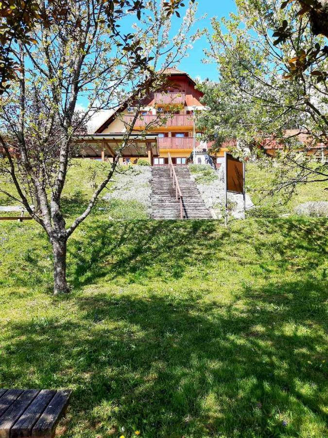 Guesthouse Pri Cebelici Lukovica pri Domžalah Buitenkant foto