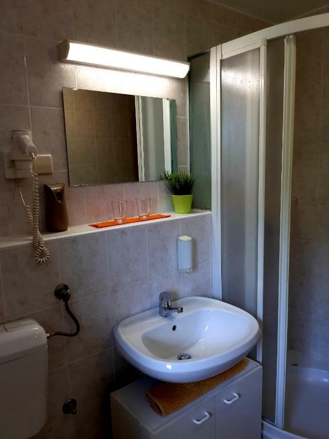 Guesthouse Pri Cebelici Lukovica pri Domžalah Buitenkant foto