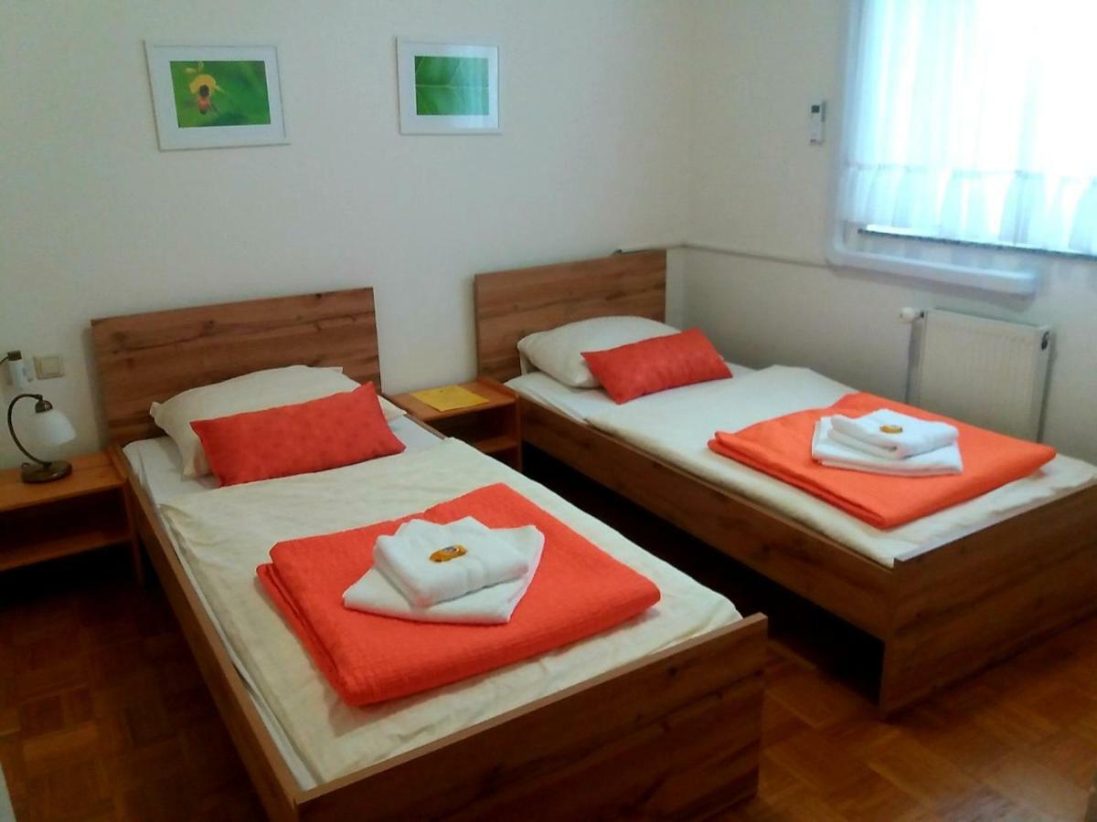 Guesthouse Pri Cebelici Lukovica pri Domžalah Buitenkant foto