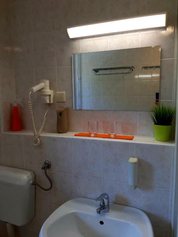 Guesthouse Pri Cebelici Lukovica pri Domžalah Buitenkant foto