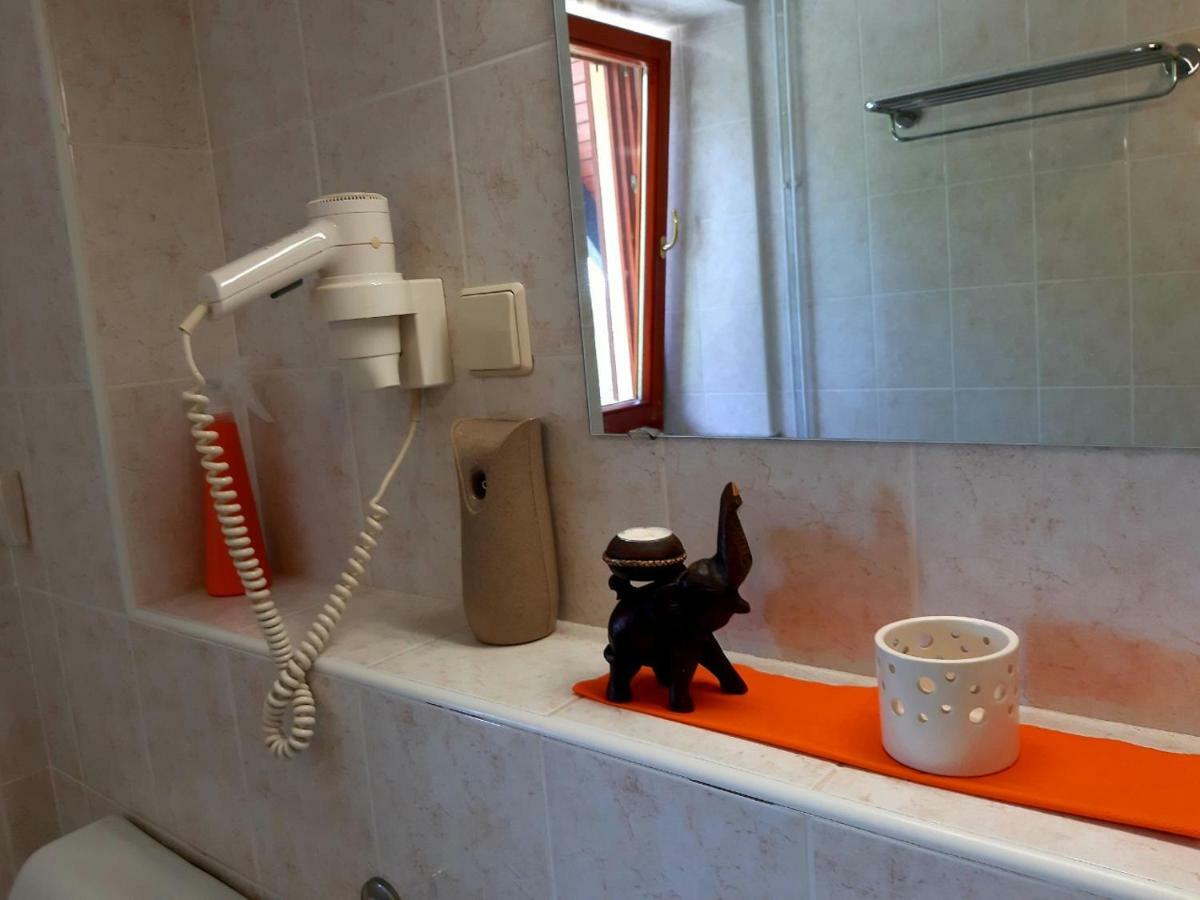 Guesthouse Pri Cebelici Lukovica pri Domžalah Buitenkant foto